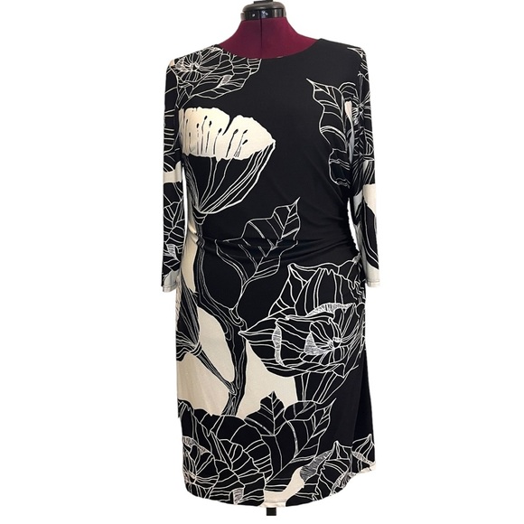 Frank Lyman Design Dresses & Skirts - Frank Lyman Montreal Floral Stretch Dress with Rouching